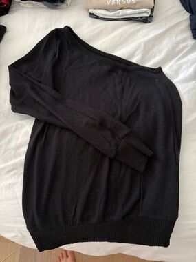 Abercrombie & Fitch Black Off-the-Shoulder Sweater